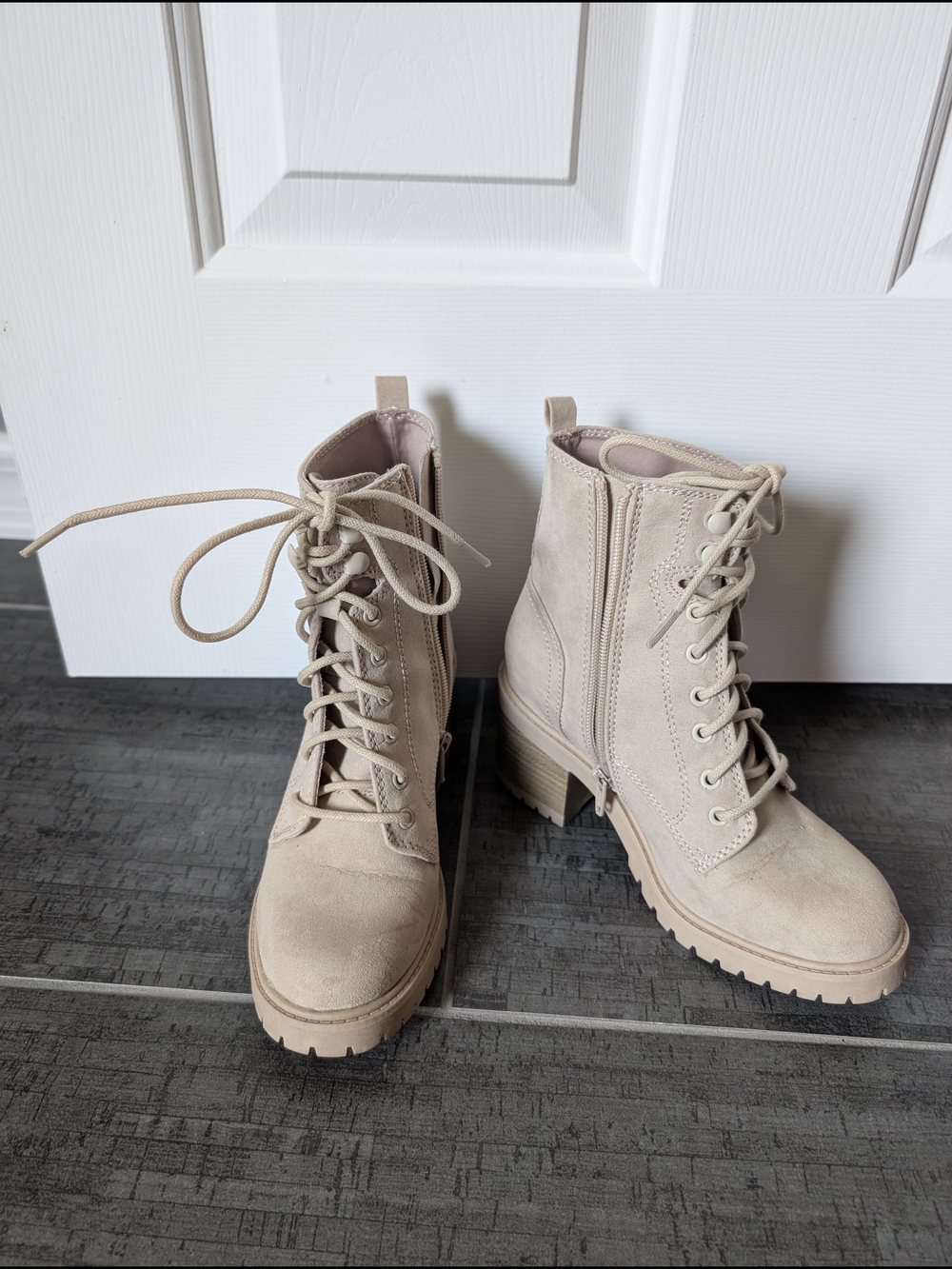 Women’s Lace-Up Chunky Heel Boots in Beige